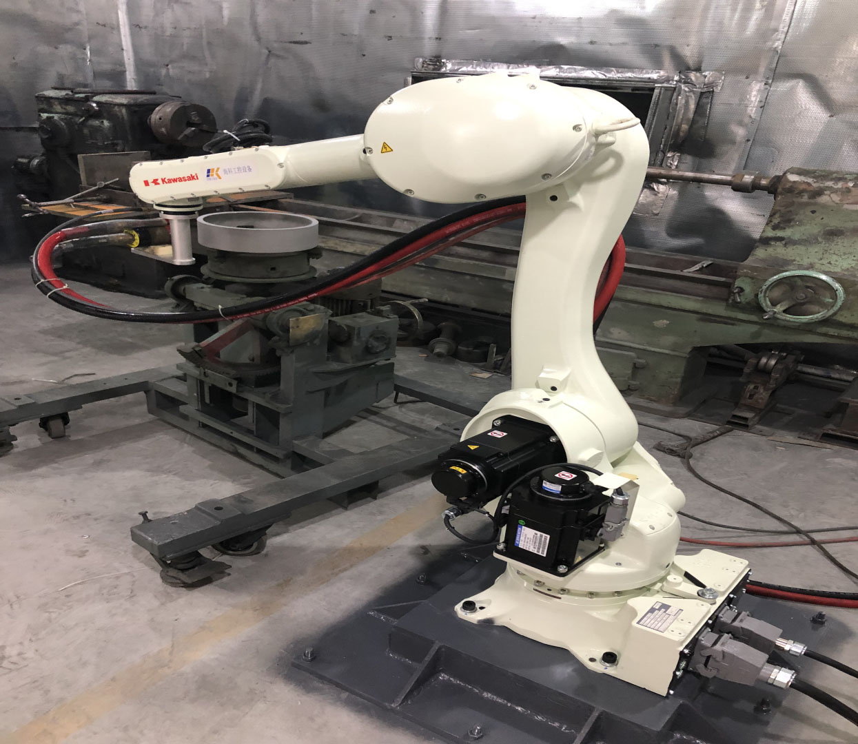 1651195201122406.jpg 機(jī)器人熱噴涂工作站(機(jī)器人).jpg