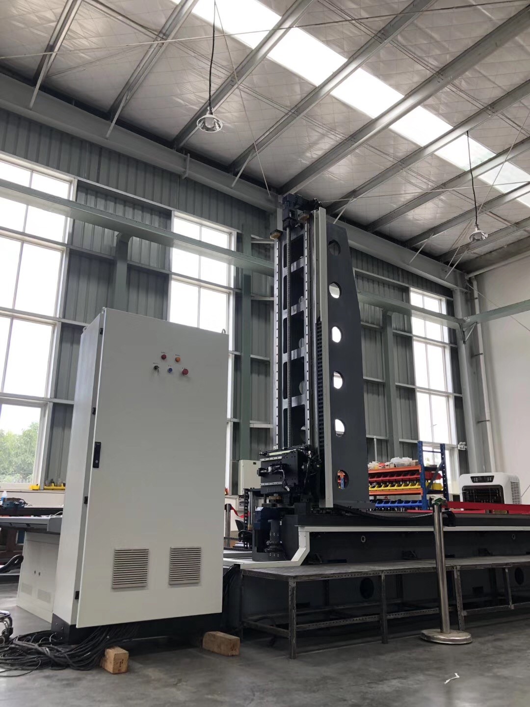 1651195666408569.jpg 立式近場測試設(shè)備(非標(biāo)).jpg